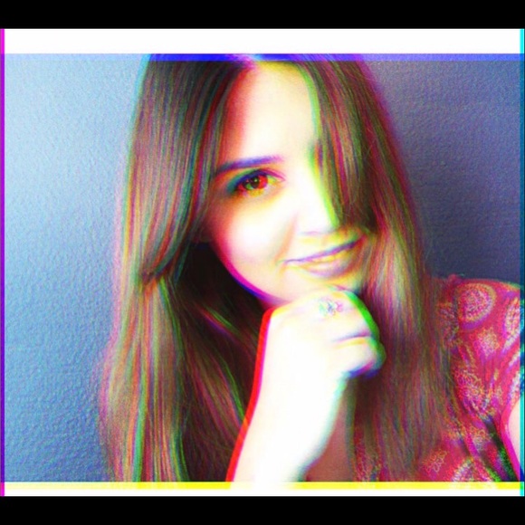 Meet your Posher, Alexandra - Picture 1 of 1